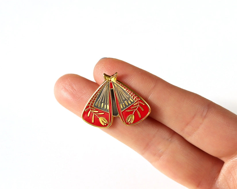 @84 Elegant Moth Enamel Pin