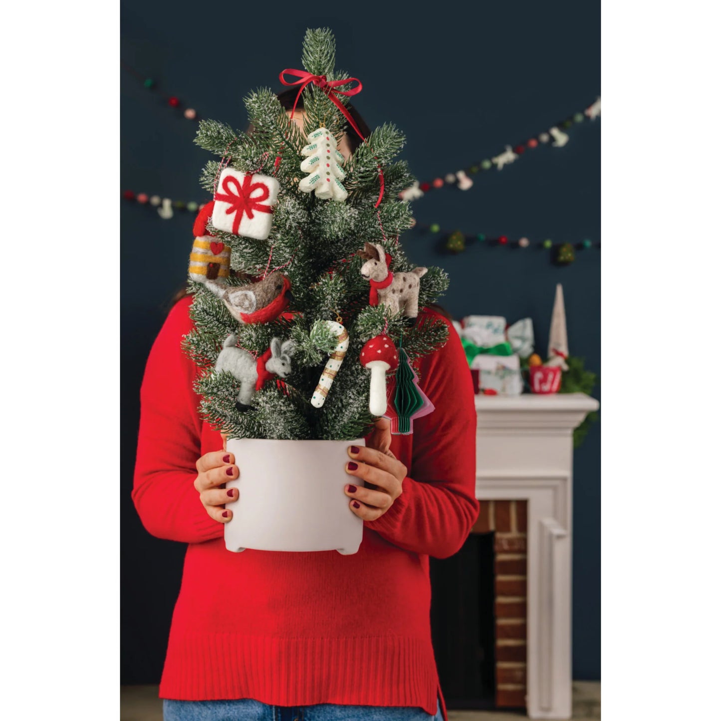 F57 - Felt Yuletide Ornament