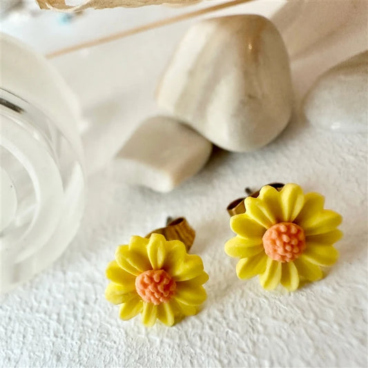 Bellis Porcelain Daisy Stud Earrings Yellow