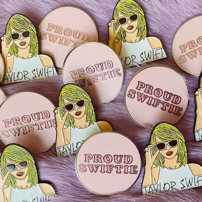 @2 T Swift Enamel Pin