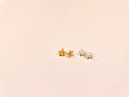 Flower With Freshwater Pearl Centre Studs