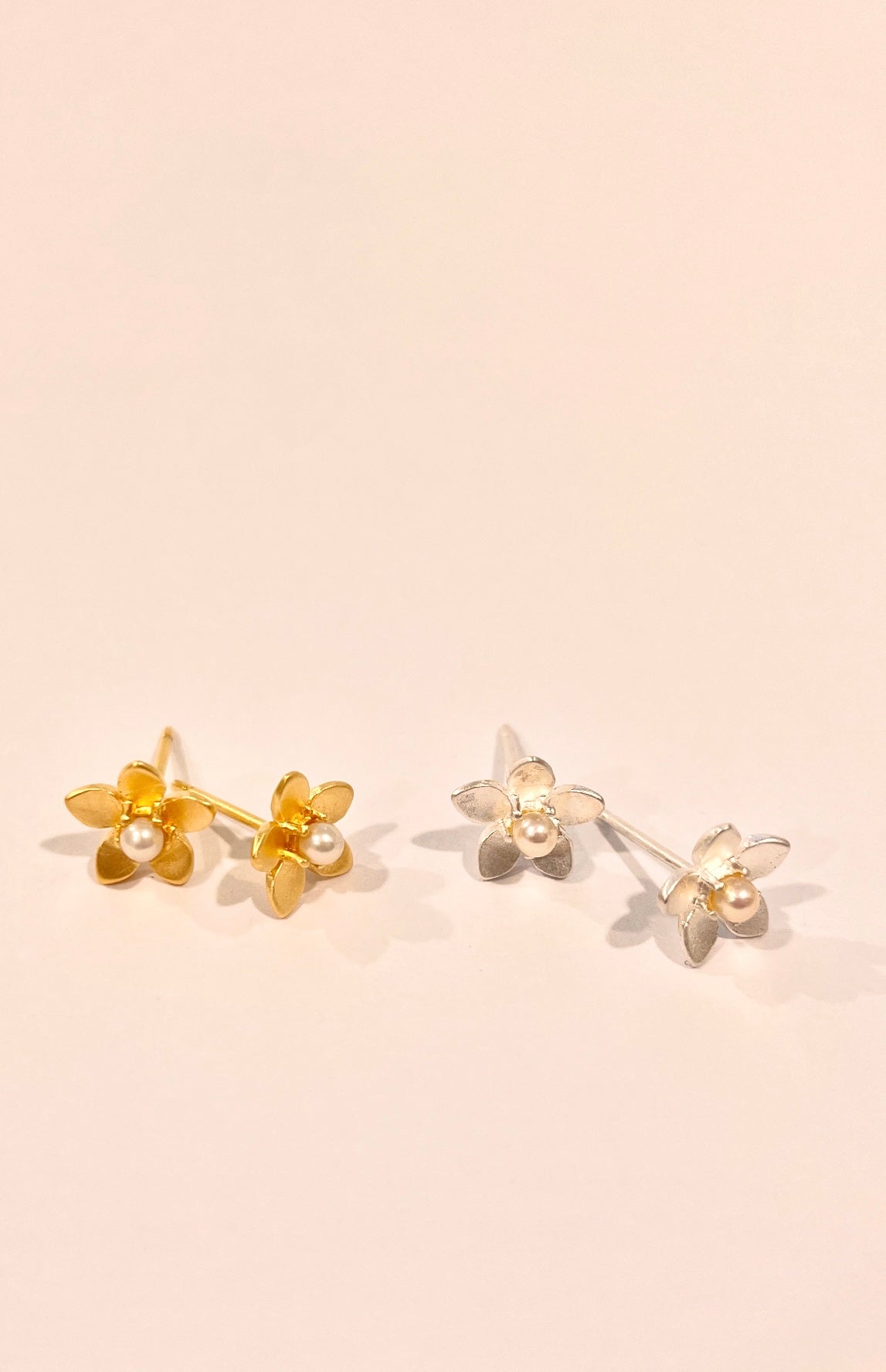 Flower With Freshwater Pearl Centre Studs