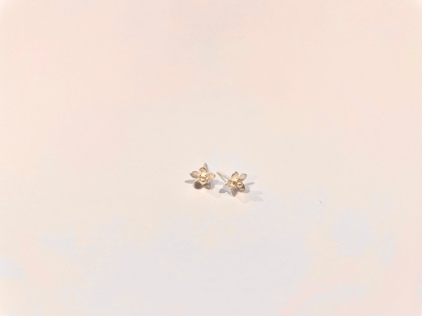 Flower With Freshwater Pearl Centre Studs