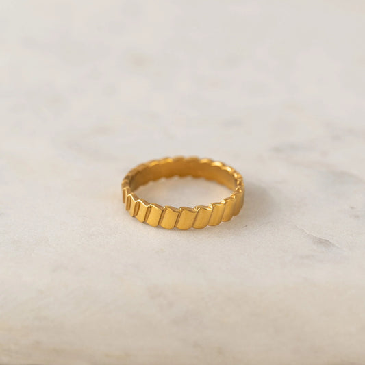 Mira Ring Gold