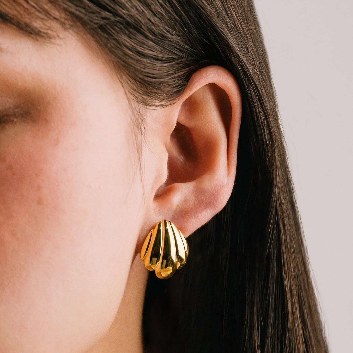 Shell Post Earrings Gold
